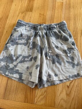 Nike Gray & White Tie Dye Cloud Wash Fleece Lounge Shorts